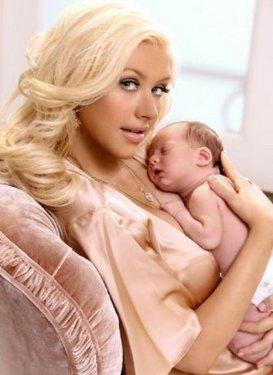 Ünlü bebeklerin ilk pozları