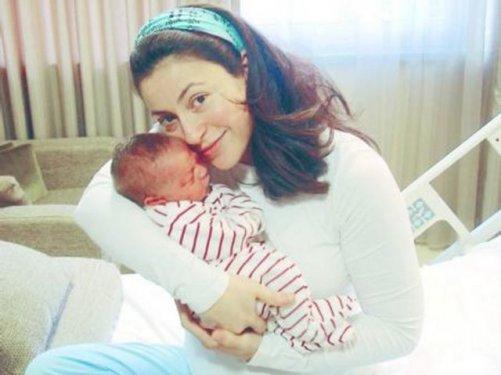 Ünlü bebeklerin ilk pozları