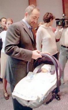 Ünlü bebeklerin ilk pozları