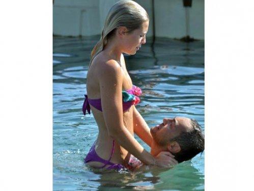 Serdar Ortaç Chloe'nin sırtına çıkmaya çalıştı