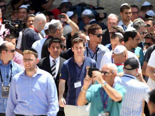 Messi kipa takıp dua etti