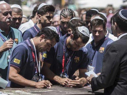 Messi kipa takıp dua etti