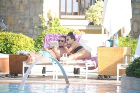 Tuba Büyüküstün sezonun ilk bikinili pozunu verdi