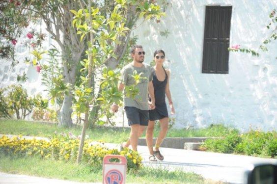 Tuba Büyüküstün sezonun ilk bikinili pozunu verdi