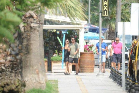 Tuba Büyüküstün sezonun ilk bikinili pozunu verdi