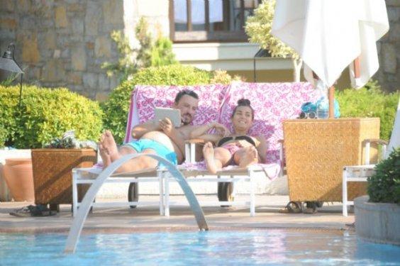 Tuba Büyüküstün sezonun ilk bikinili pozunu verdi