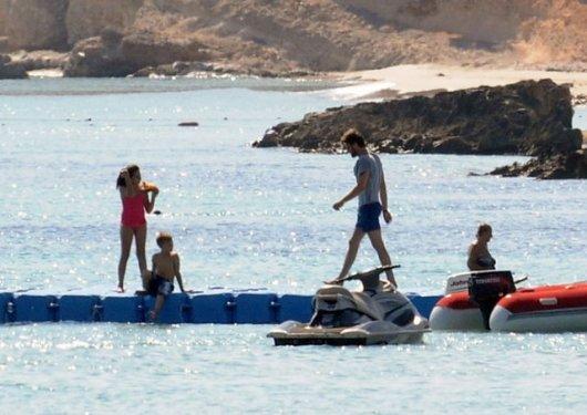 Kıvanç Tatlıtuğ'un su kayağı denemeleri