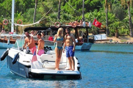 Wilma Elles'in denize atlama stili dikkat çekti