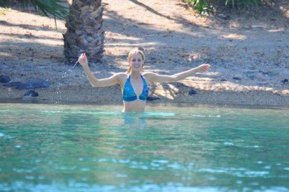 Wilma Elles'in denize atlama stili dikkat çekti