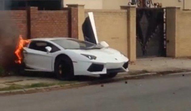 Lamborghini Aventador ikiye bölündü