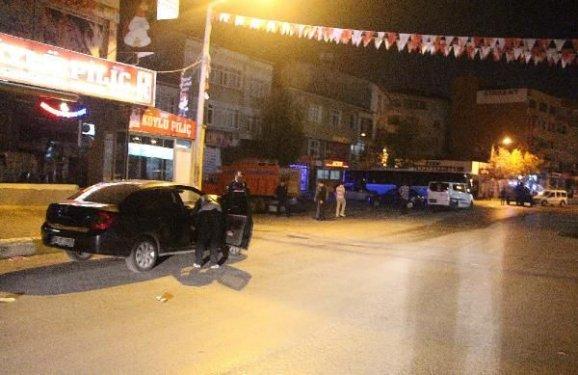Başbakan'ı bekleyen polislere ateş edildi