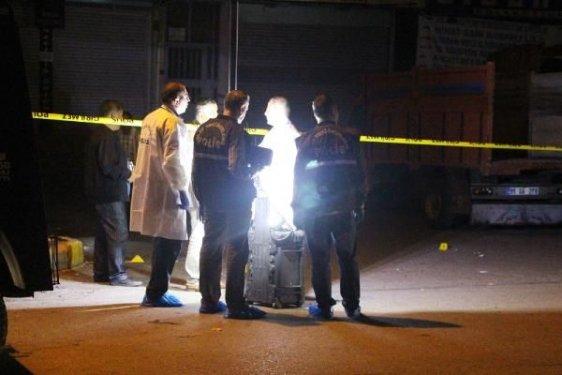 Başbakan'ı bekleyen polislere ateş edildi