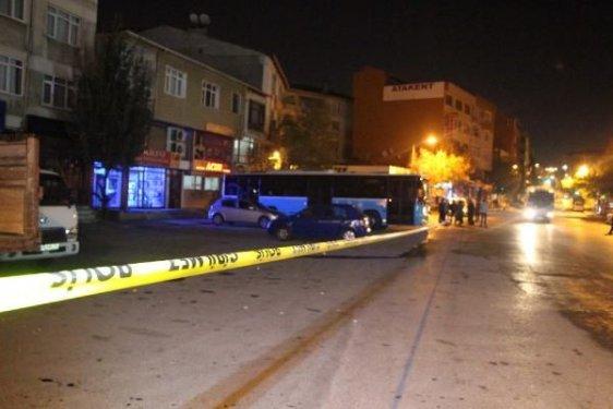 Başbakan'ı bekleyen polislere ateş edildi