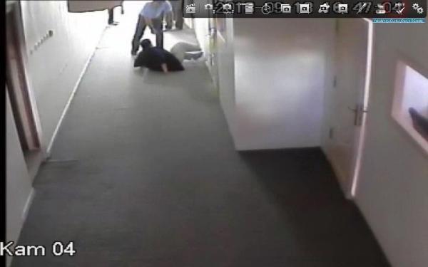 Rehabilitasyon merkezinde dayak