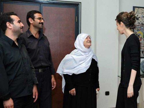 Esma Esad ölen askerlerin aileleriyle buluştu