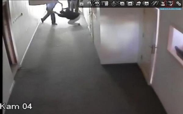 Rehabilitasyon merkezinde dayak