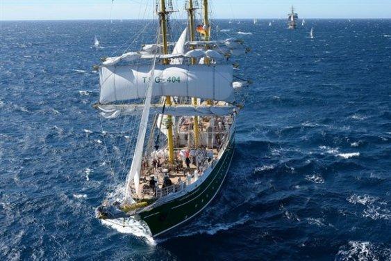 Yelkenler yarıştı