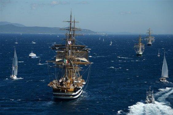 Yelkenler yarıştı