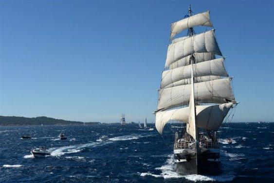 Yelkenler yarıştı