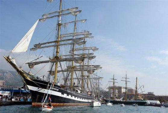 Yelkenler yarıştı