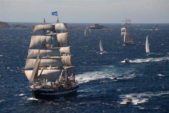 Yelkenler yarıştı