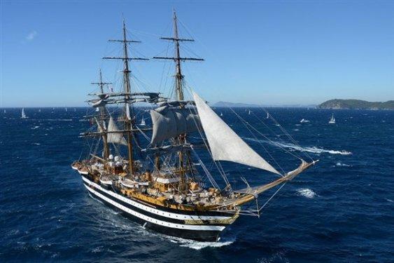 Yelkenler yarıştı