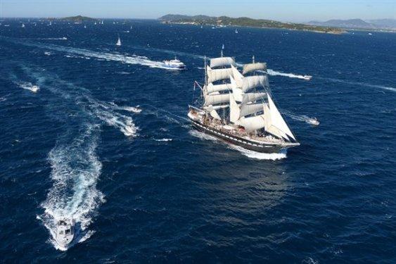 Yelkenler yarıştı