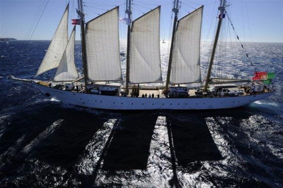 Yelkenler yarıştı