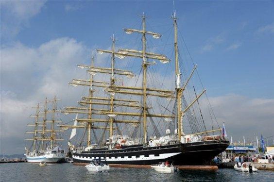 Yelkenler yarıştı