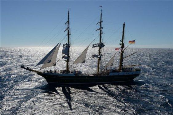 Yelkenler yarıştı