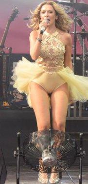 Hadise'ye soğuk vız gelir