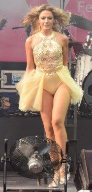 Hadise'ye soğuk vız gelir