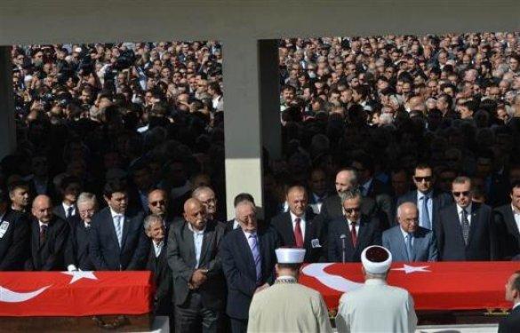 Başbakan Erdoğan ile Bahçeli arasındaki gerginlik yaşandı