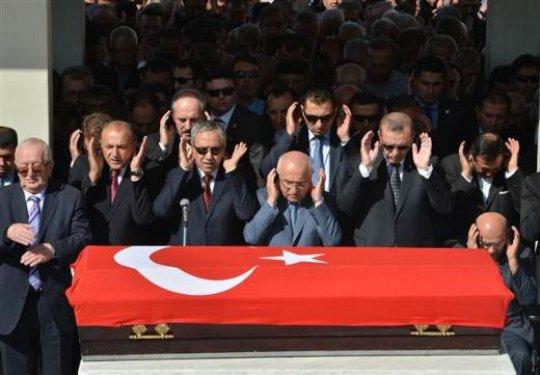 Başbakan Erdoğan ile Bahçeli arasındaki gerginlik yaşandı