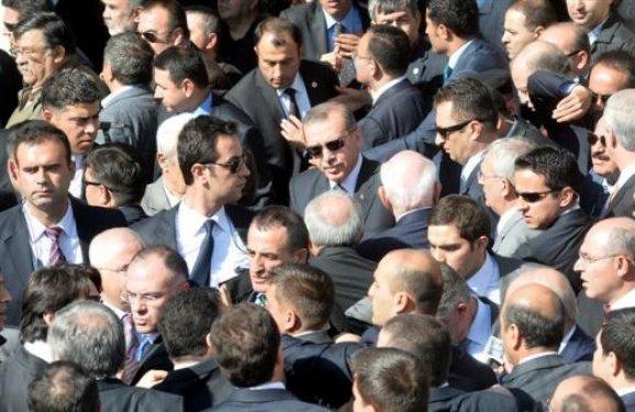 Başbakan Erdoğan ile Bahçeli arasındaki gerginlik yaşandı