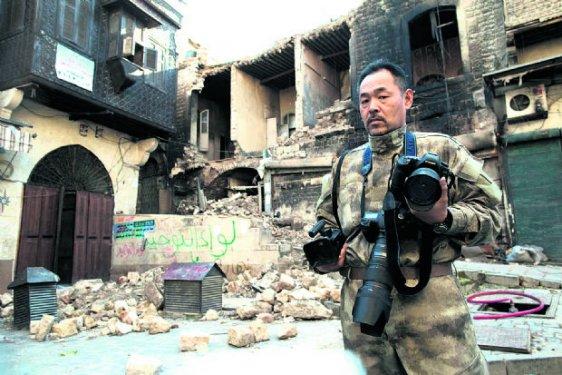 Japon gazeteci muhaliflere katıldı - Resim 3