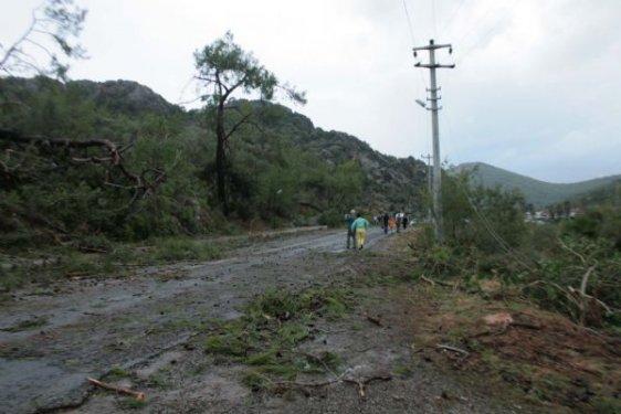 Muğla'yı hortum vurdu