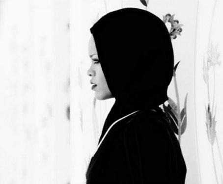 Rihanna'nın başörtülü görüntüleri