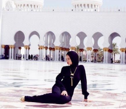 Rihanna'nın başörtülü görüntüleri