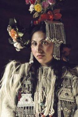 Medeniyetten uzak kalmayı başaranlar