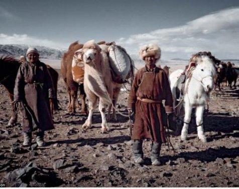 Medeniyetten uzak kalmayı başaranlar