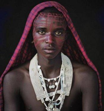 Medeniyetten uzak kalmayı başaranlar