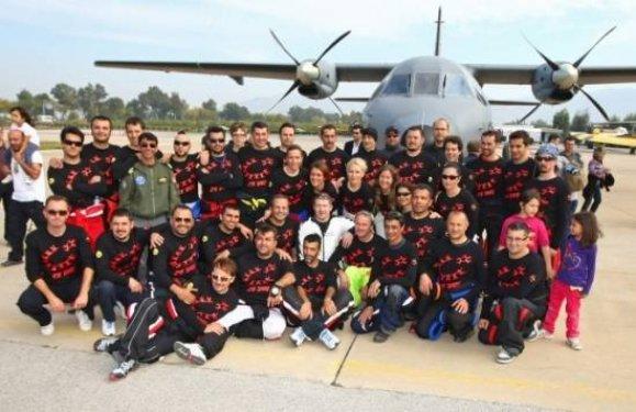 24 kişilik rekor atlayış