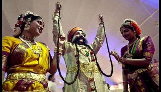 32 Yıl bıyıklarını hiç kesmedi