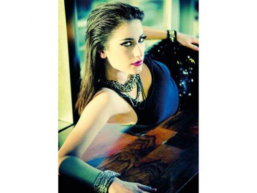 Hazal Kaya'dan olay fotoğraflar