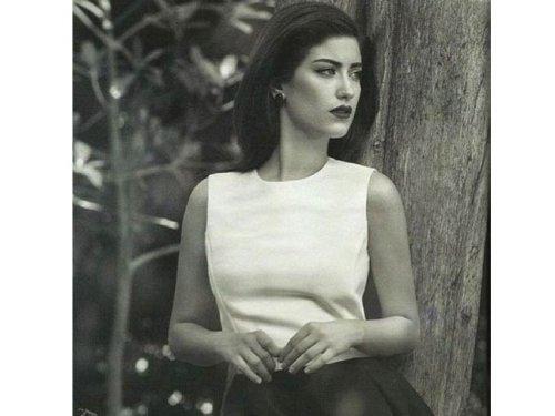 Hazal Kaya'dan olay fotoğraflar