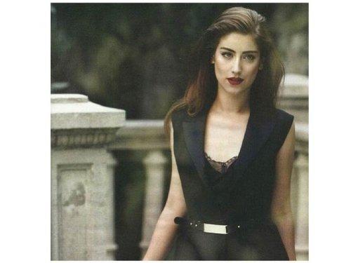 Hazal Kaya'dan olay fotoğraflar