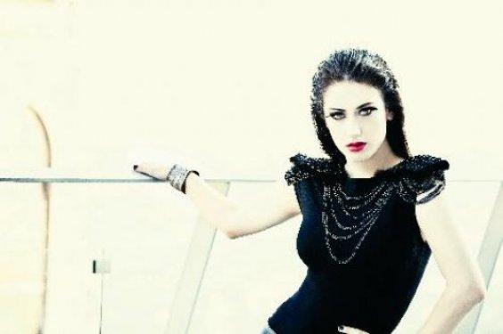 Hazal Kaya'dan olay fotoğraflar