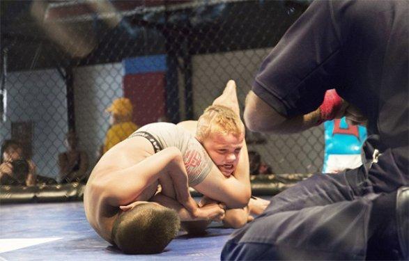 ABD'de ufak çocukları dövüştürüyorlar