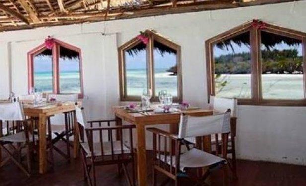 Okyanus ortasında ada restoran